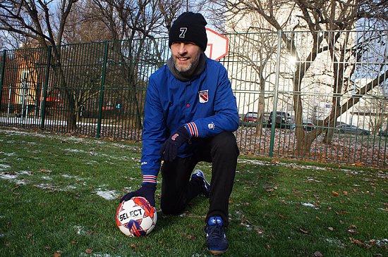 Шапки с вышивкой игрового номера