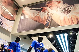 Adidas откроет в Лондоне магазин стадион