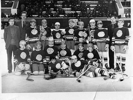 8 декабря 1964 года началась история детского хоккейного турнира "Золотая шайба"
