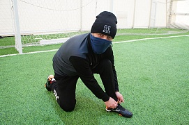 Шапки с вышивкой игрового номера